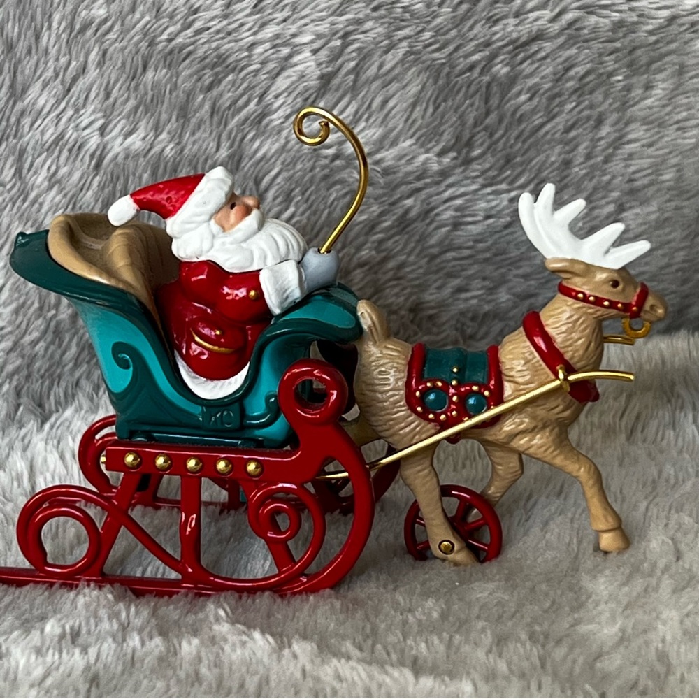 Hallmark Keepsake Ornament Christmas Sleigh Ride.
